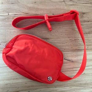 Lululemon Everywhere Belt Bag